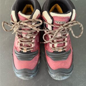 Keen Women's Burgundy and Black Boots